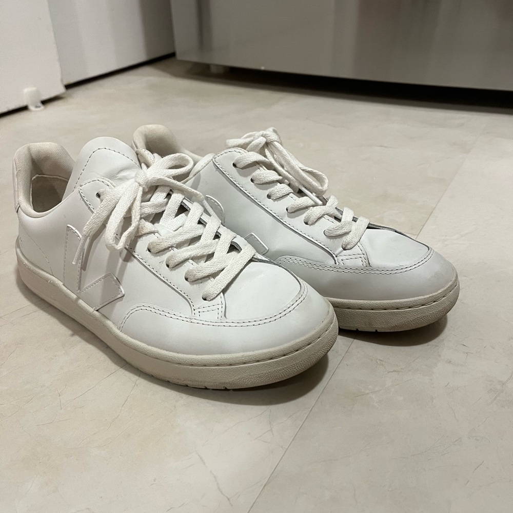 Veja Women's Cream Sneakers